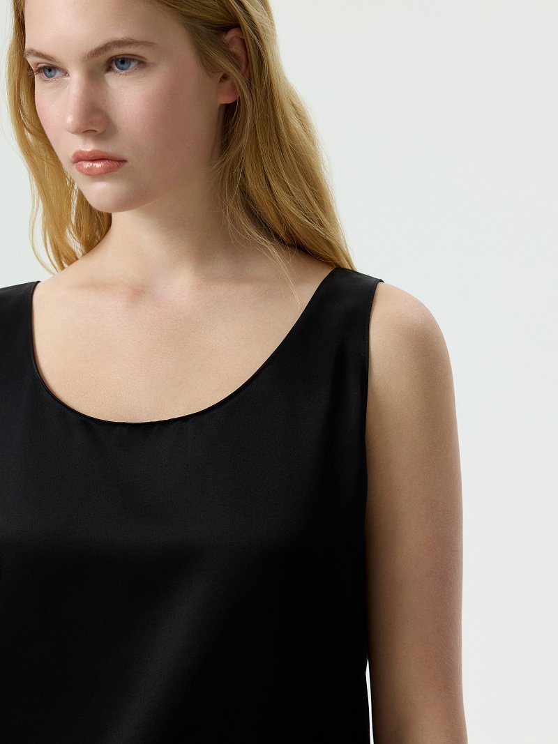 Топ из атласной ткани