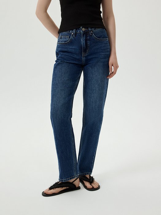 Прямые джинсы с потертостями: фото №3