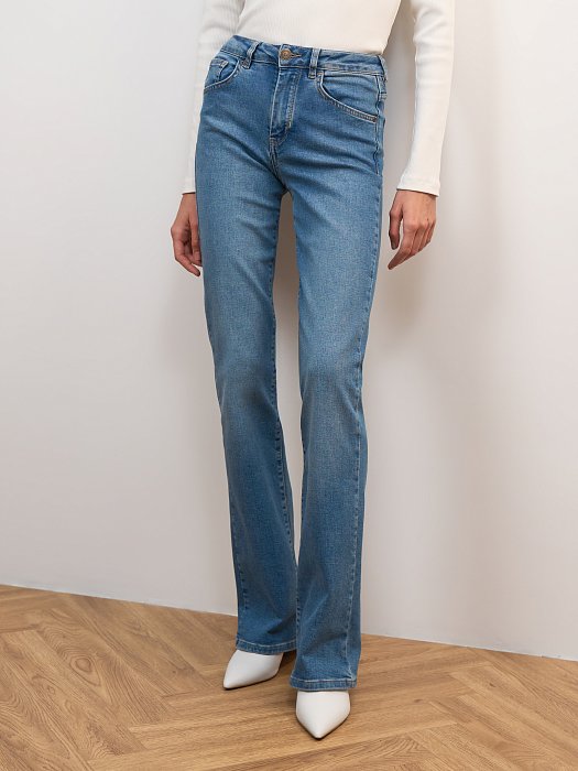 Расклешенные джинсы: фото №2