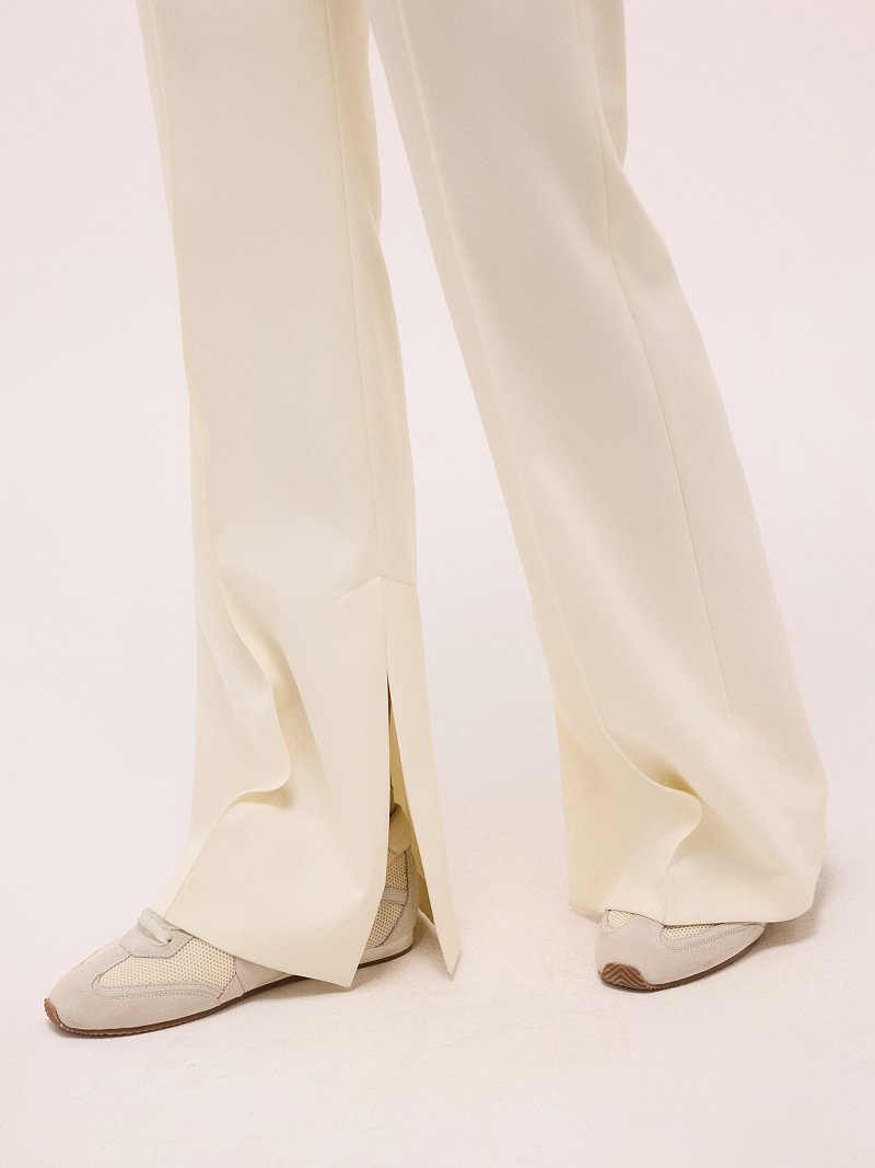 Расклешенные брюки с разрезами