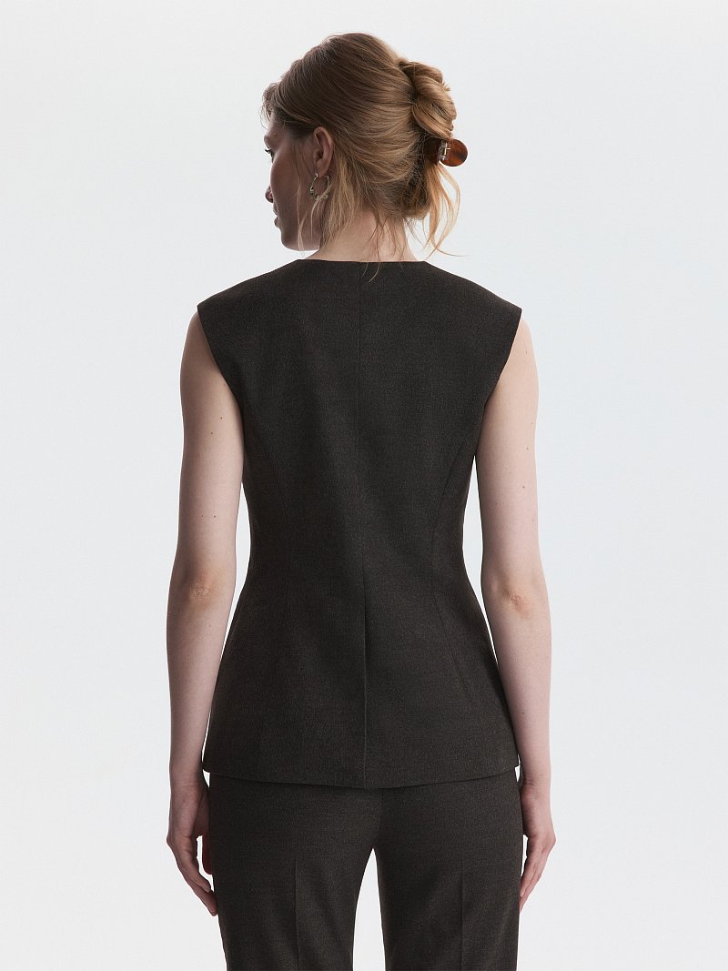 Приталенный костюмный жилет (Р158)