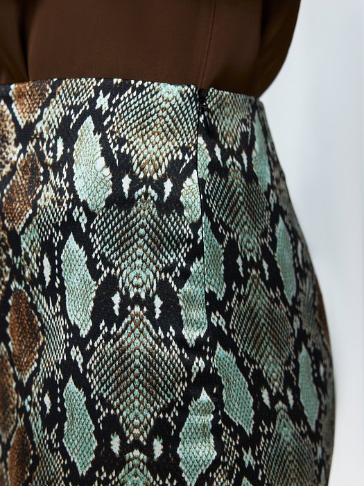 Атласная юбка со змеиным принтом: фото №3