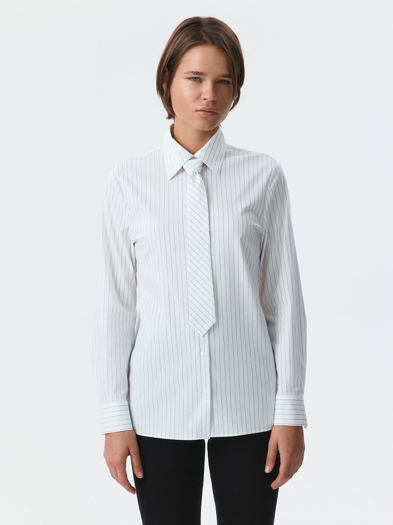 Полосатая рубашка с галстуком