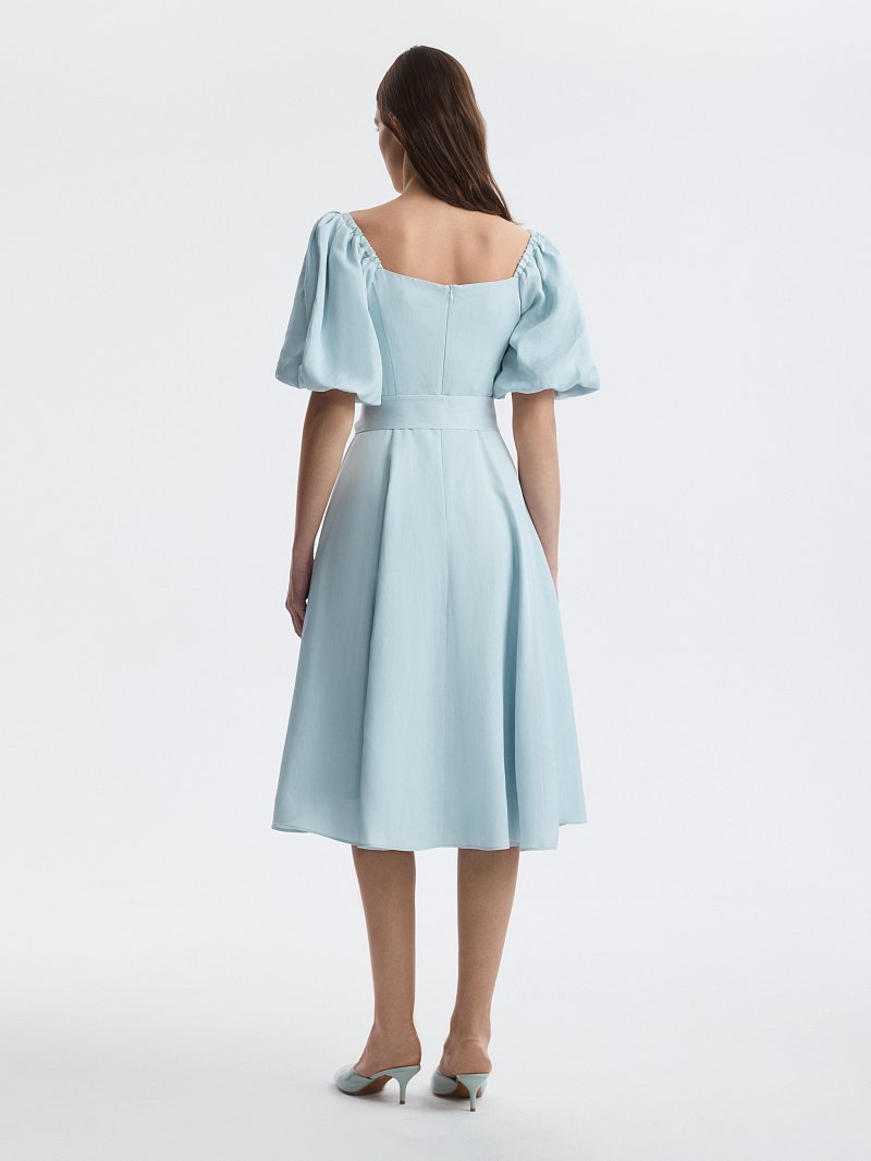 Расклешенное платье со льном