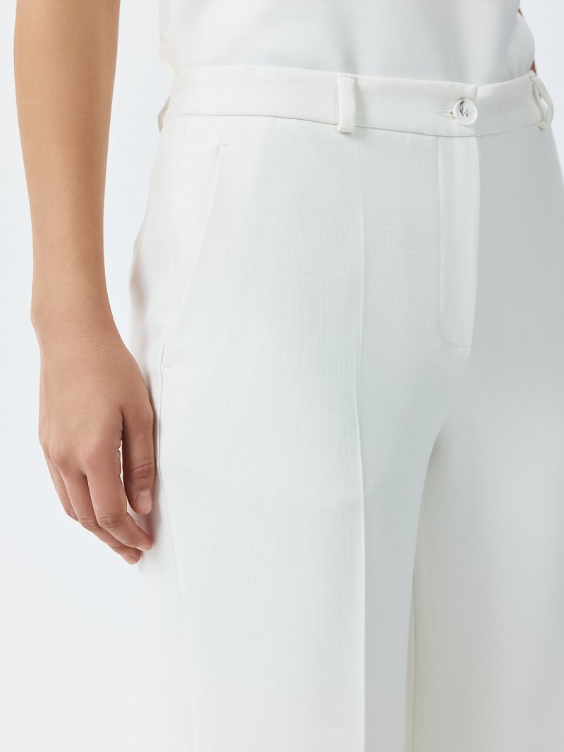 Брюки расклешенного кроя