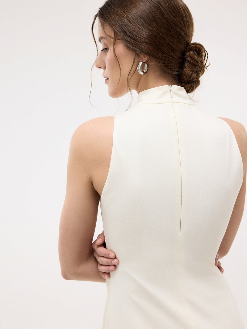 Трикотажное платье без рукавов