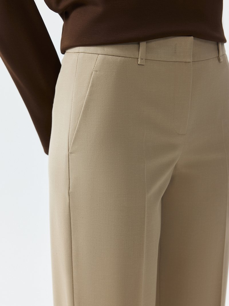 Зауженные брюки из переработанного материала