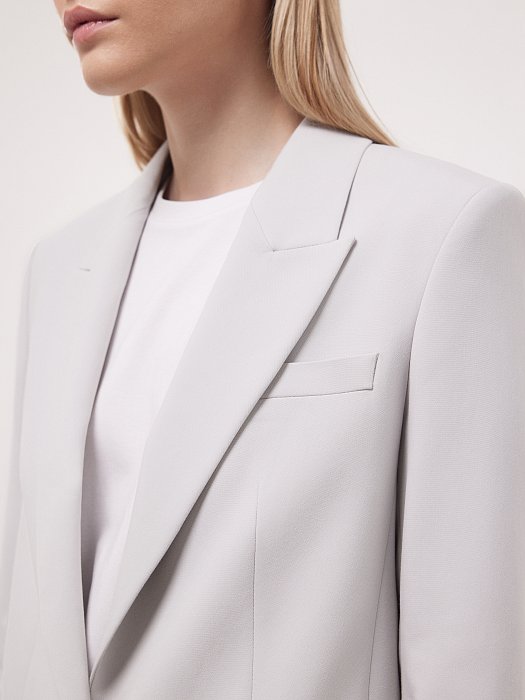 Удлиненный жакет на пуговице: фото №3