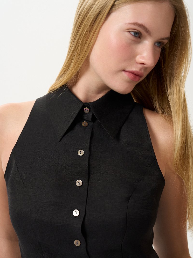 Льняная блуза без рукавов