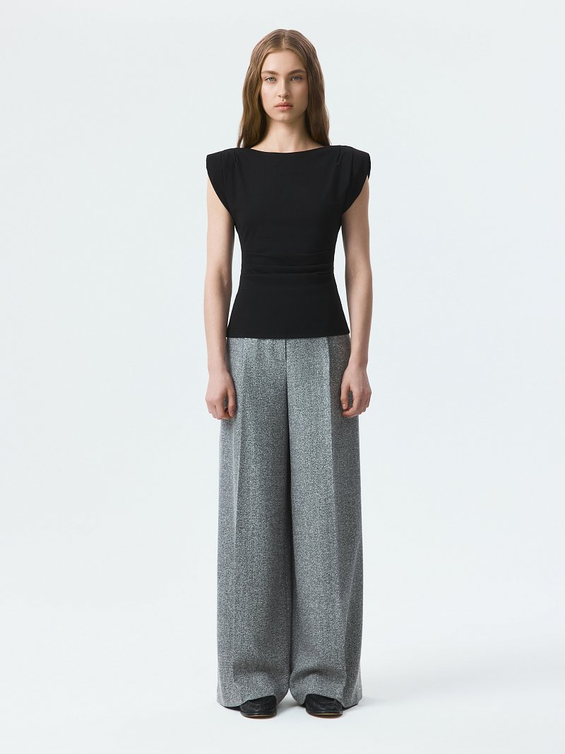 Приталенная блуза из трикотажа