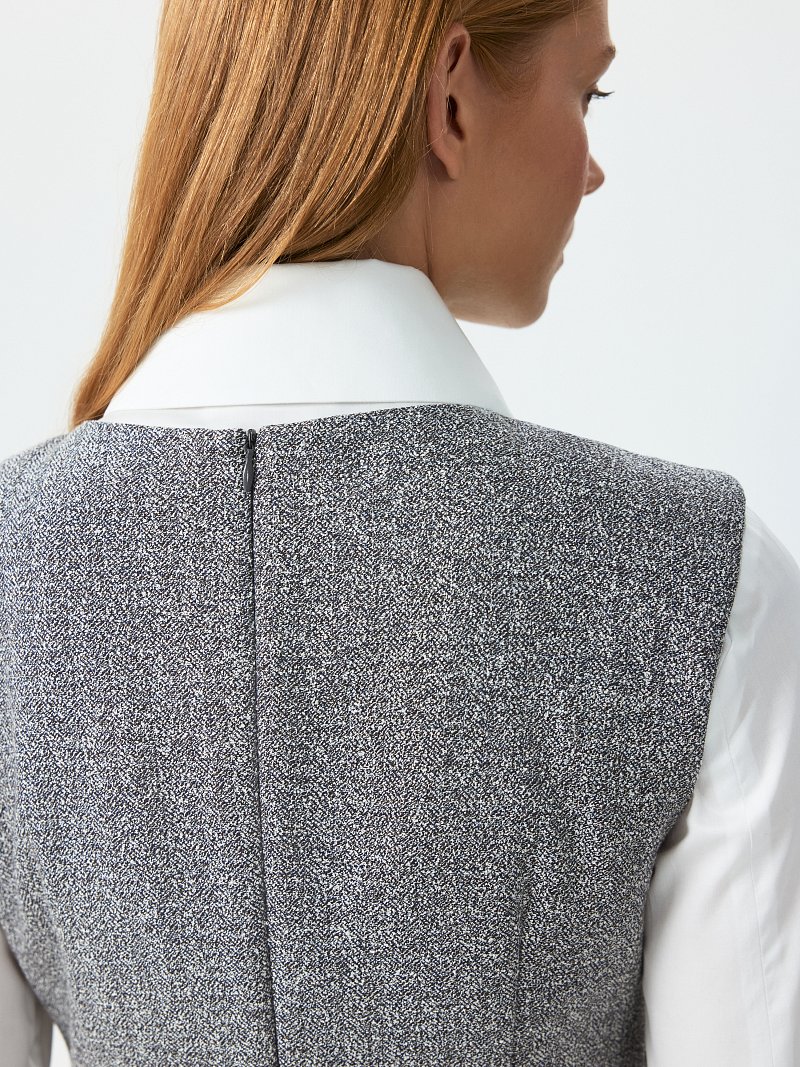 Трикотажное платье с асимметричной юбкой