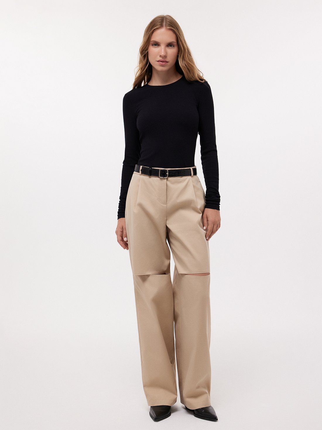 Брюки с разрезами на коленях: фото №1