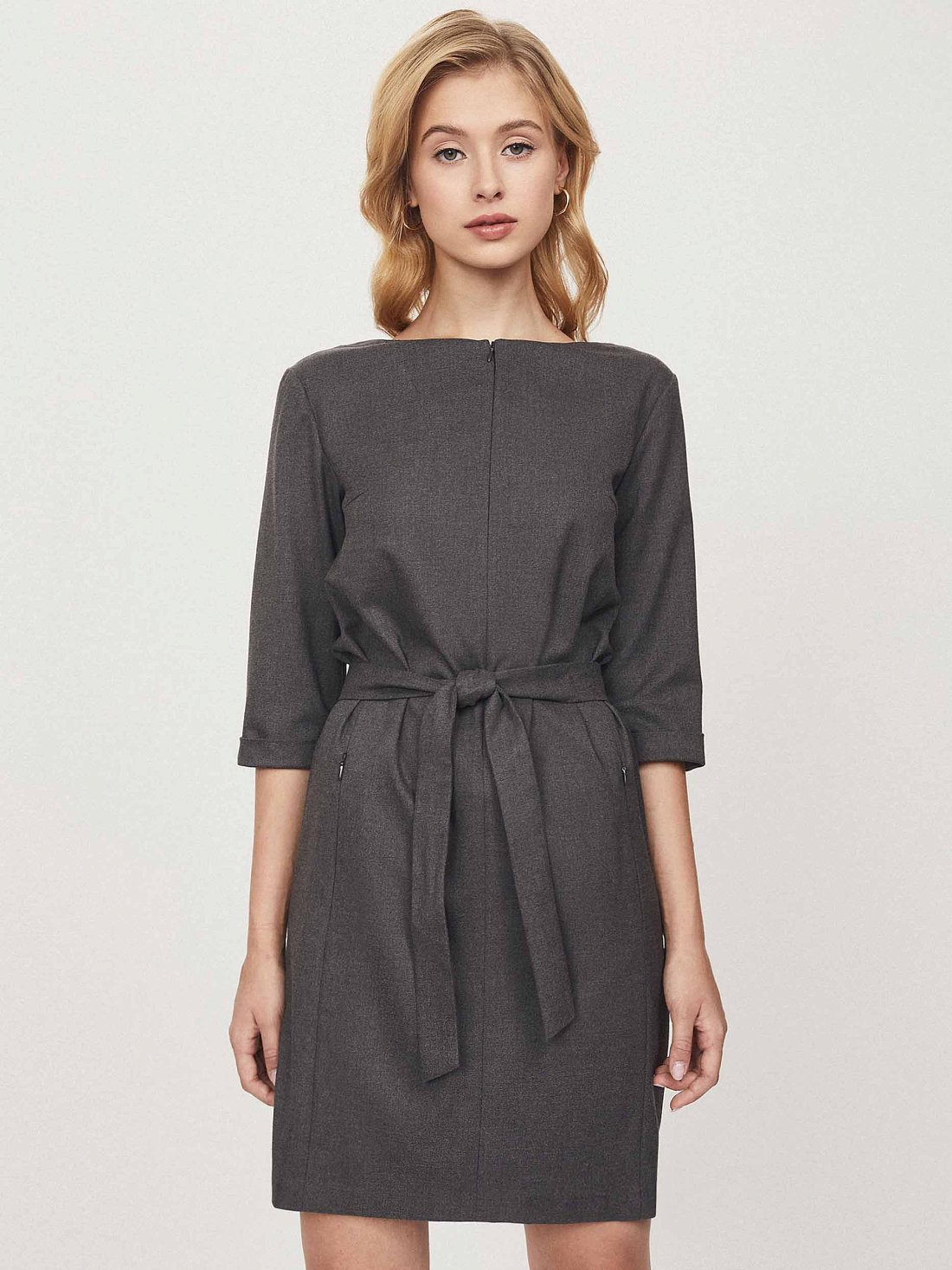 Платье прямого кроя с поясом: фото №1