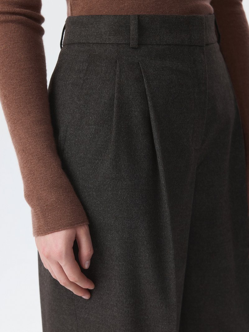 Широкие брюки из фланели