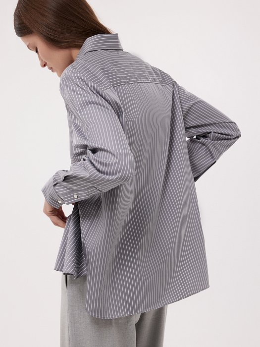 Прямая рубашка в узкую полоску: фото №3