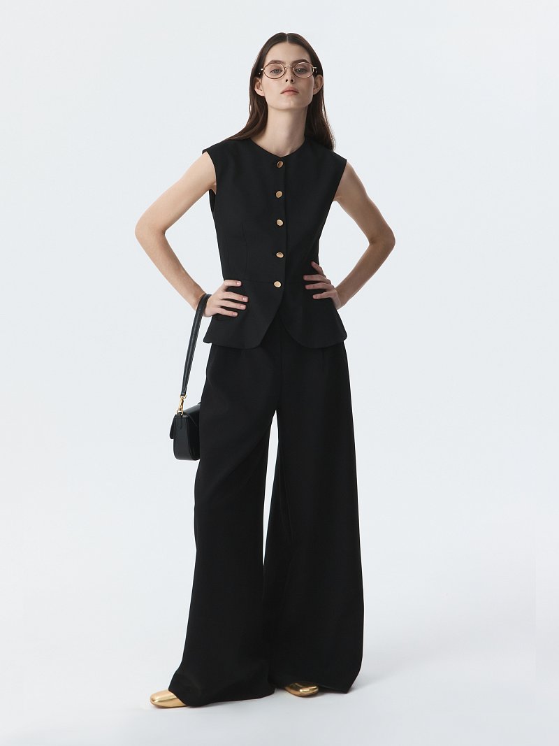 Приталенный жилет с баской