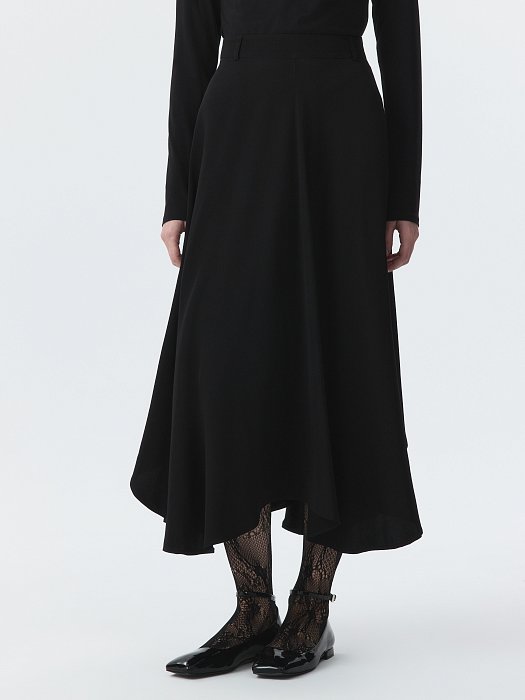 Расклешенная асимметричная юбка: фото №2