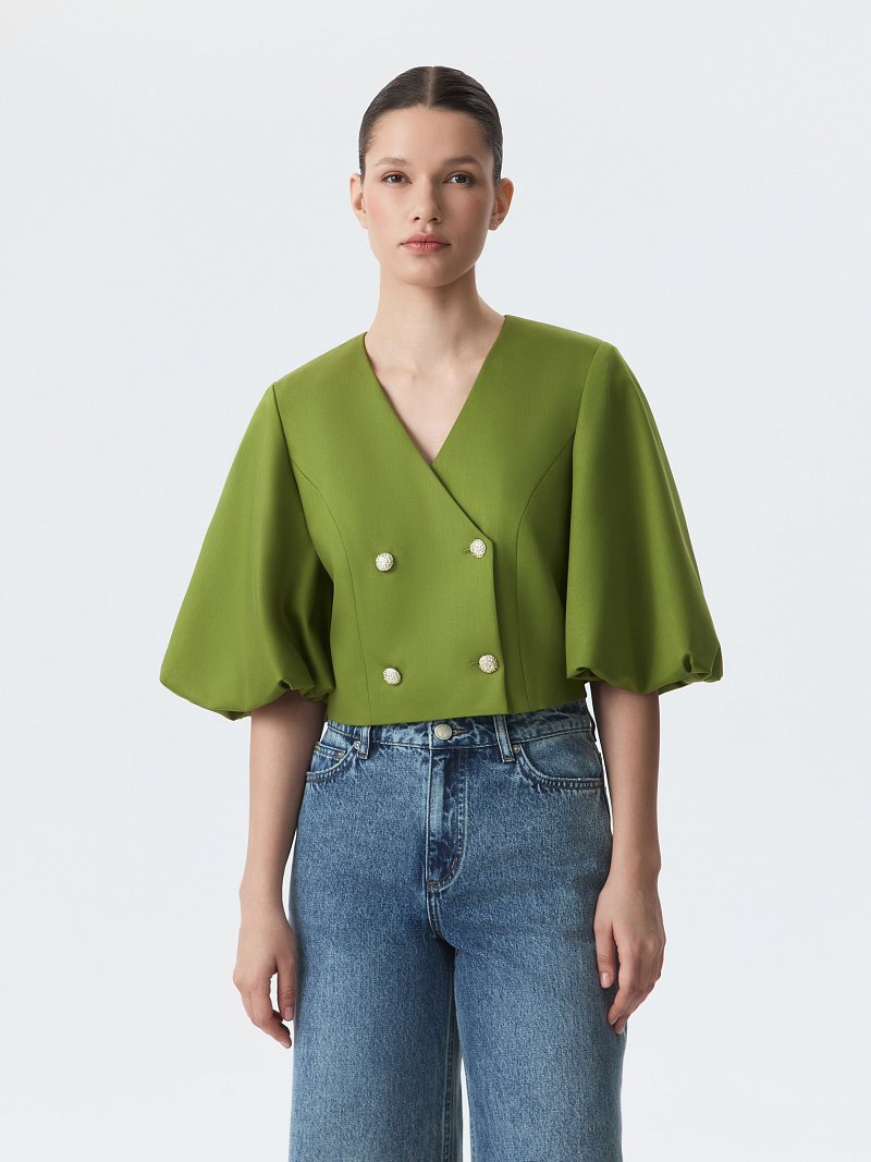 Укороченный жакет с объемными рукавами