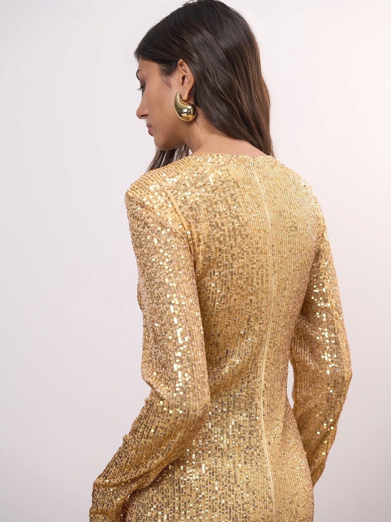 Вечернее платье с пайетками