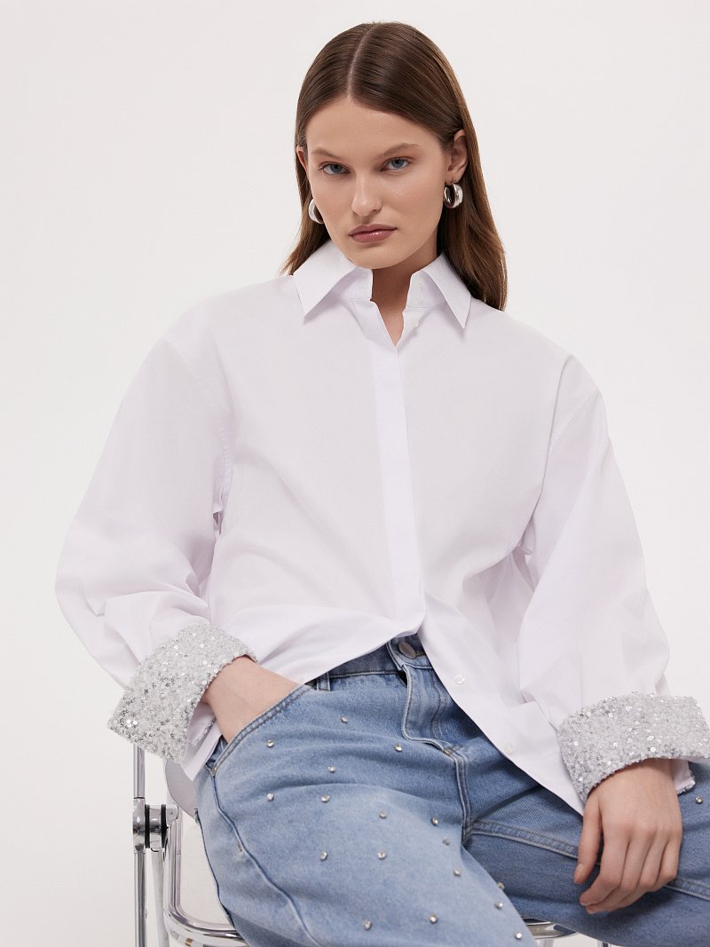 Рубашка с пайетками на манжетах