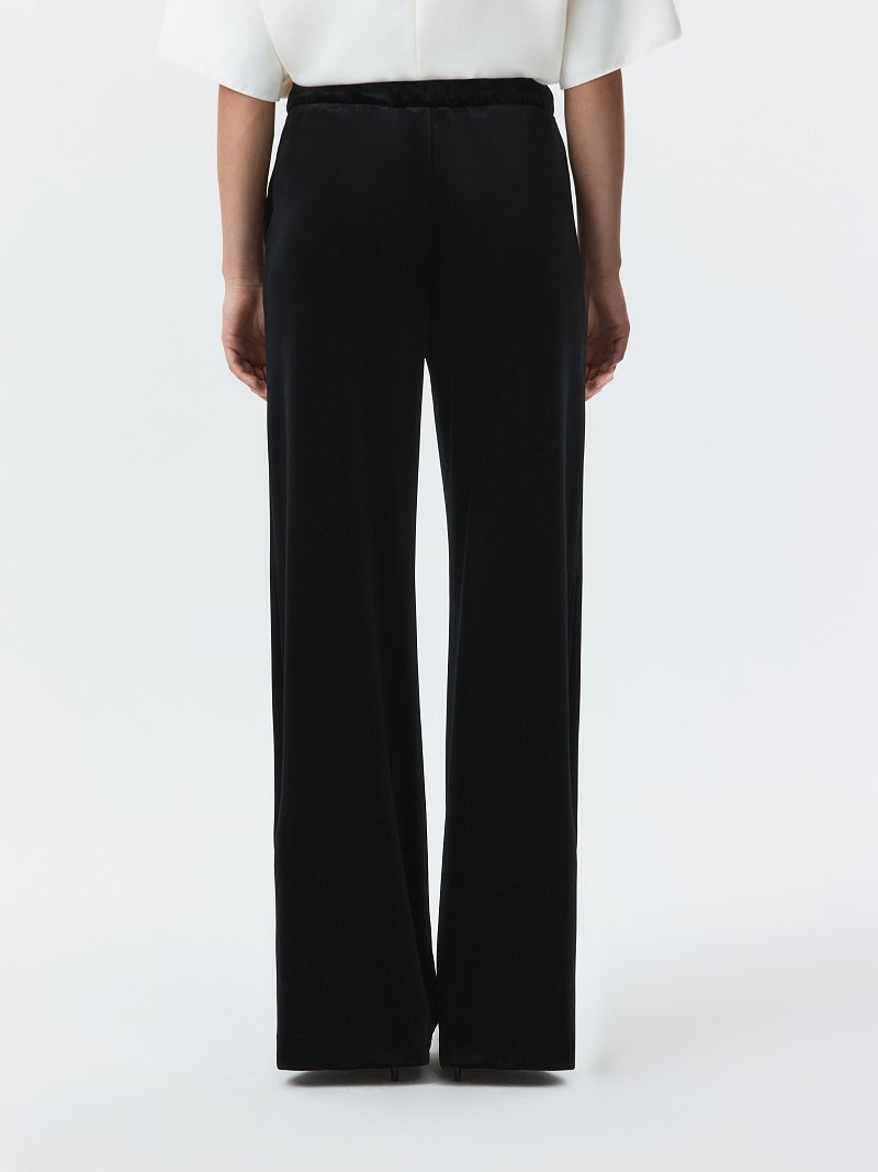 Брюки из бархата на резинке