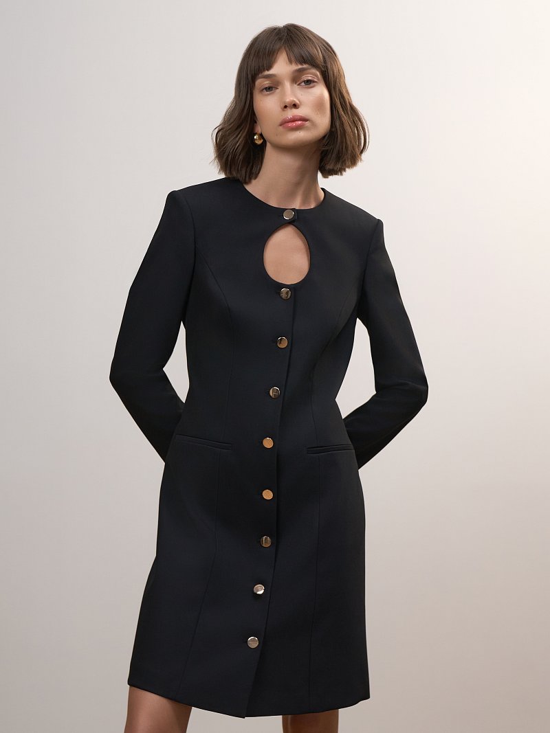 Платье с фигурным вырезом