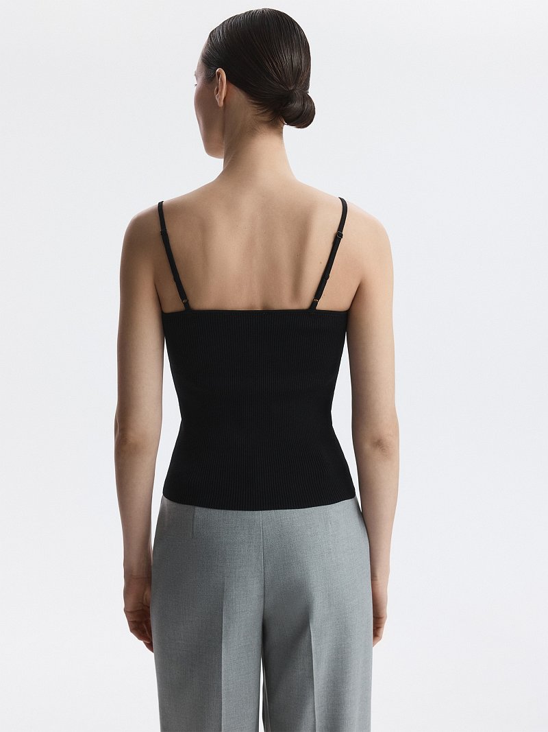 Трикотажный топ на бретелях