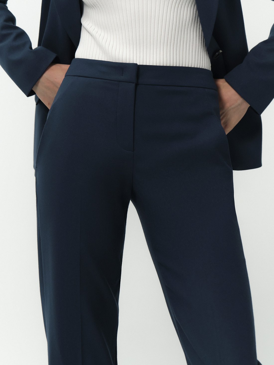 Зауженные брюки со стрелками: фото №1