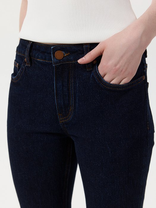 Джинсы-клеш с низкой посадкой: фото №3