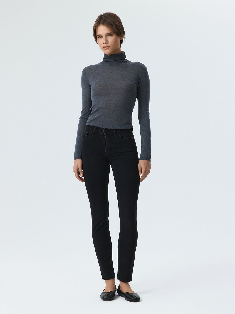 Зауженные джинсы