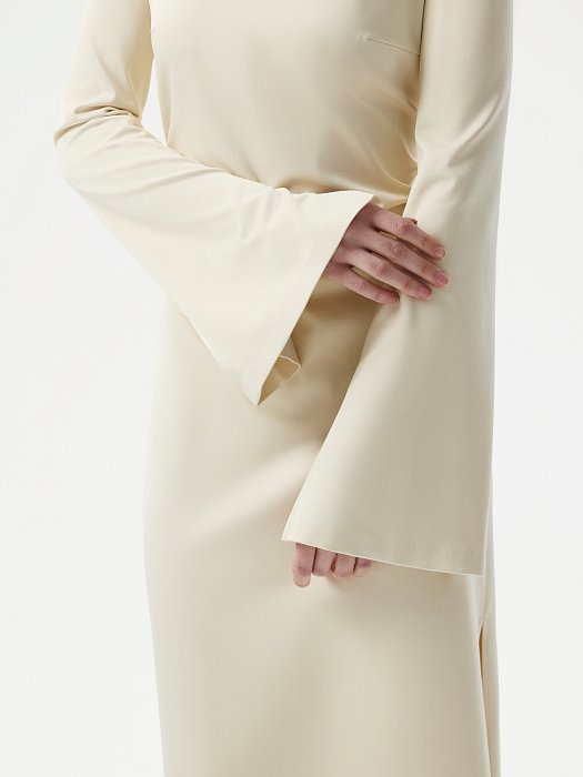 Трикотажное платье с открытыми плечами: фото №5