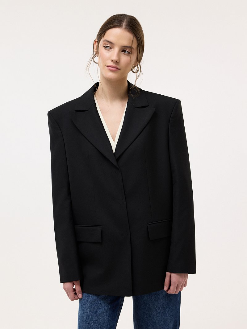 Прямой жакет на кнопках