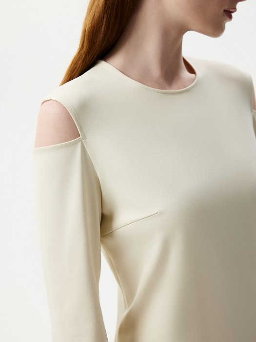 Трикотажное платье с открытыми плечами: фото №4