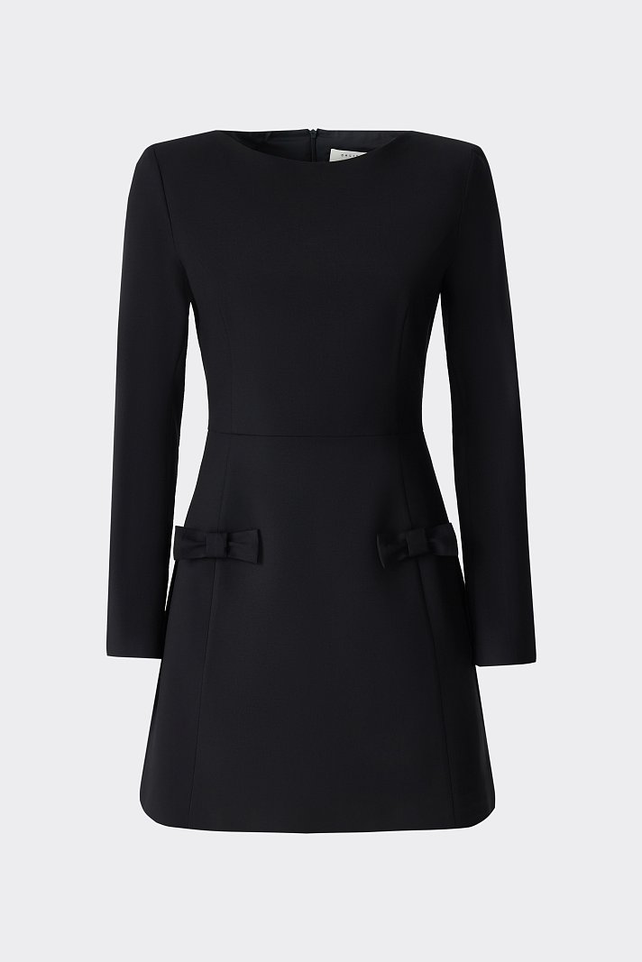 Классическое приталенное платье