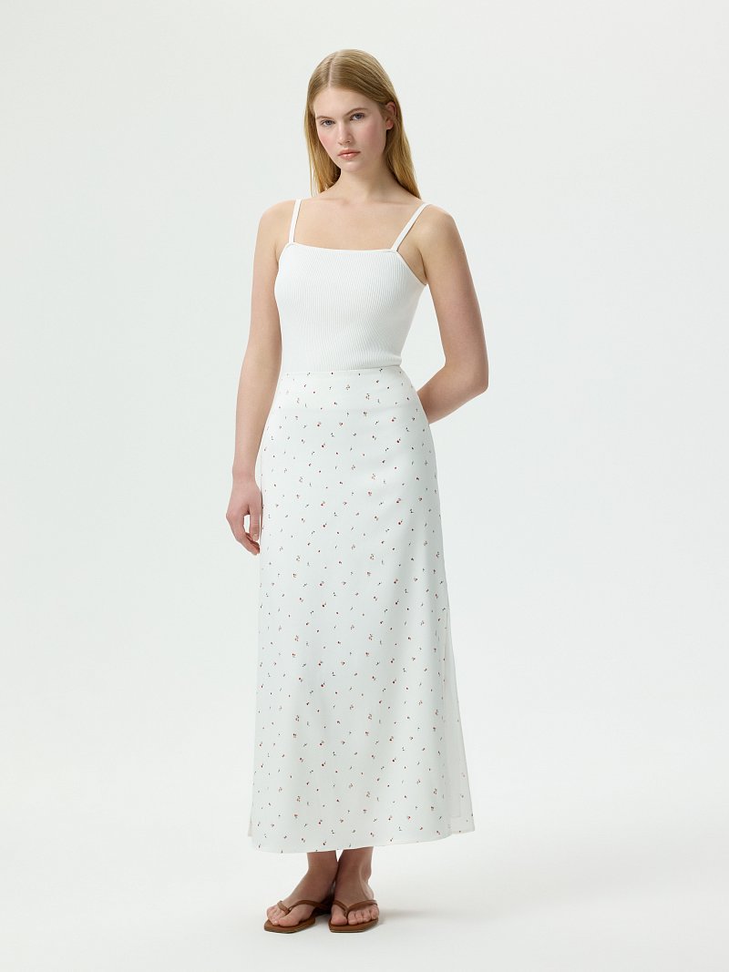 Атласная юбка с разрезами