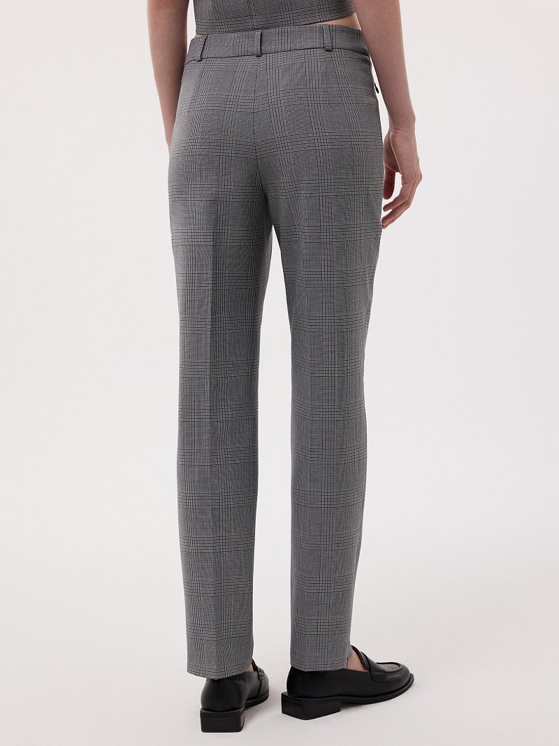 Брюки зауженного кроя