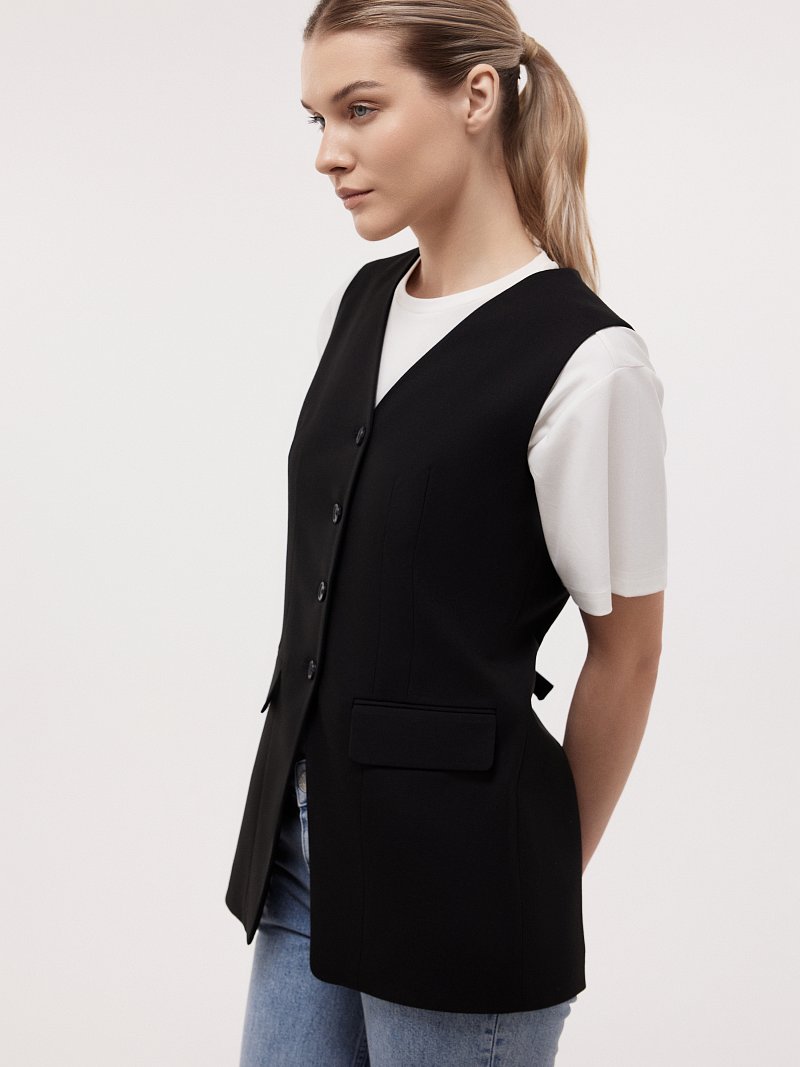 Приталенный костюмный жилет