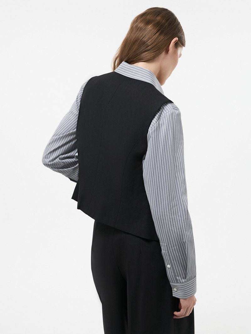 Жилет из костюмной ткани 