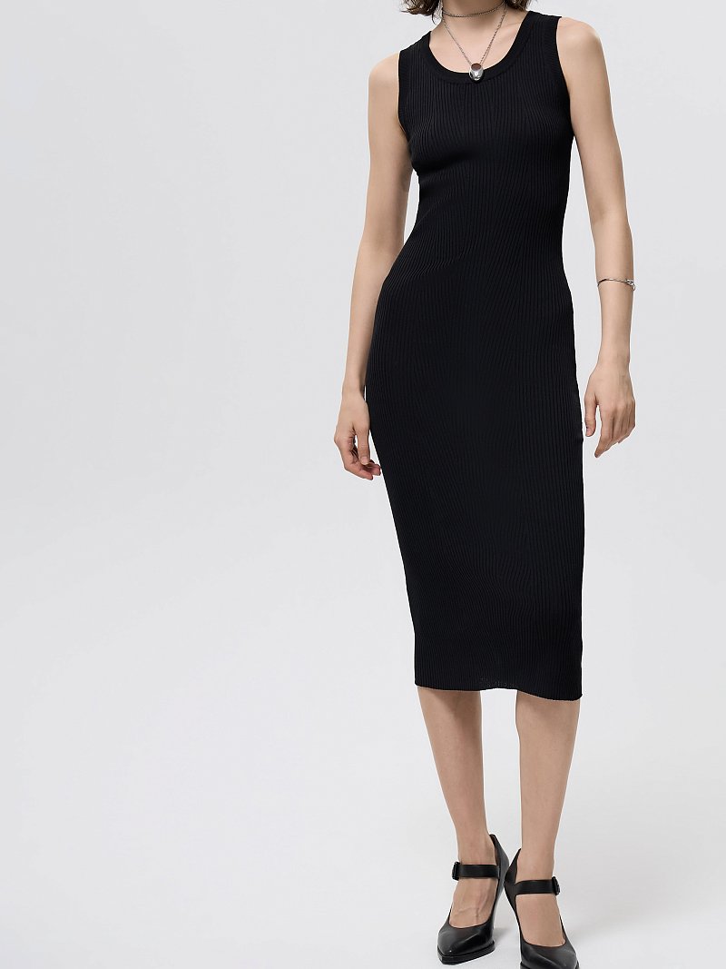 Трикотажное платье-миди