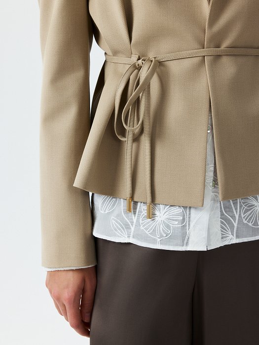 Жакет из переработанного материала с шерстью: фото №4