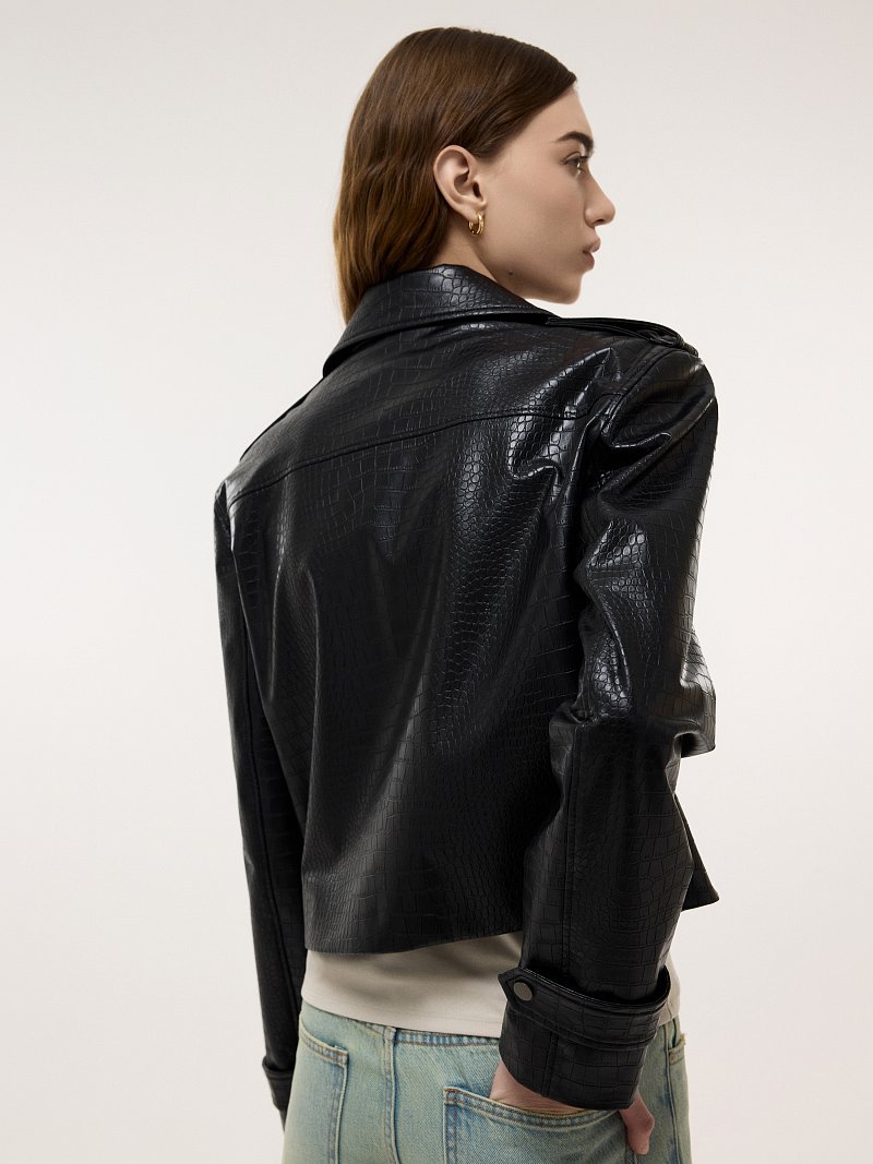 Укороченная куртка из экокожи