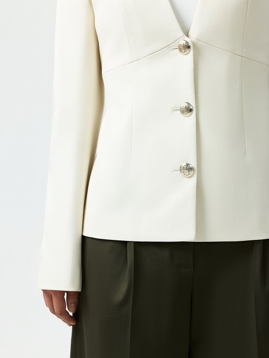 Приталенный жакет с V-вырезом: фото №3