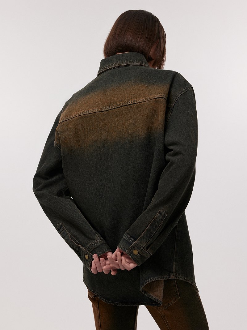 Джинсовая рубашка с клепками