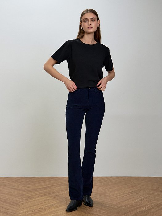 Расклешенные брюки из вельвета: фото №2