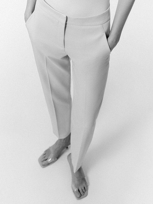 Зауженные брюки со стрелками: фото №4