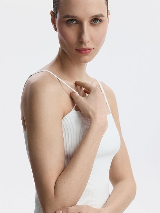 Трикотажный топ на бретелях: фото №4