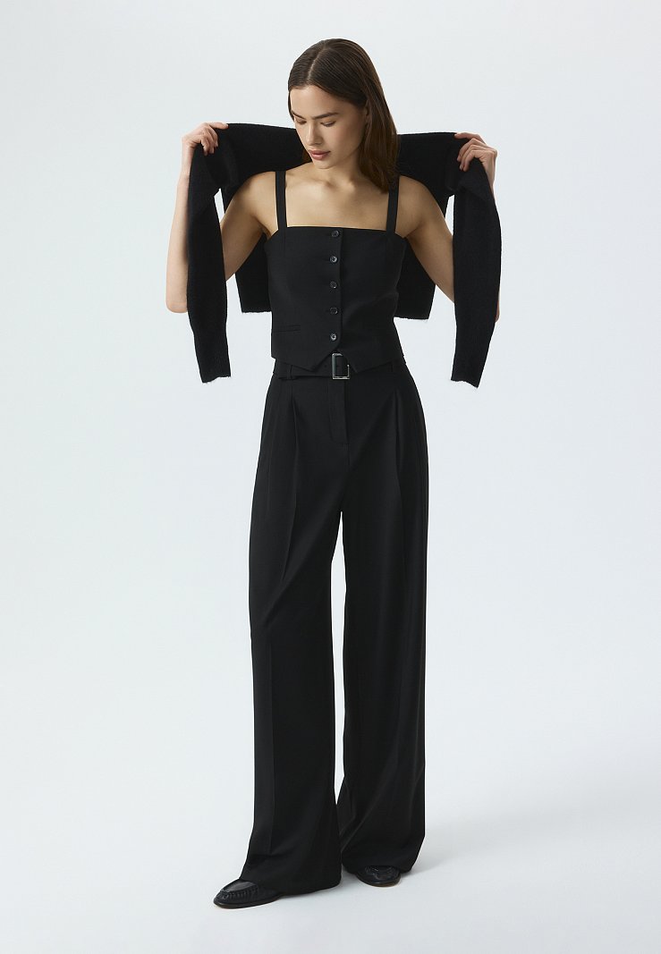 Костюмный топ со съемными бретелями