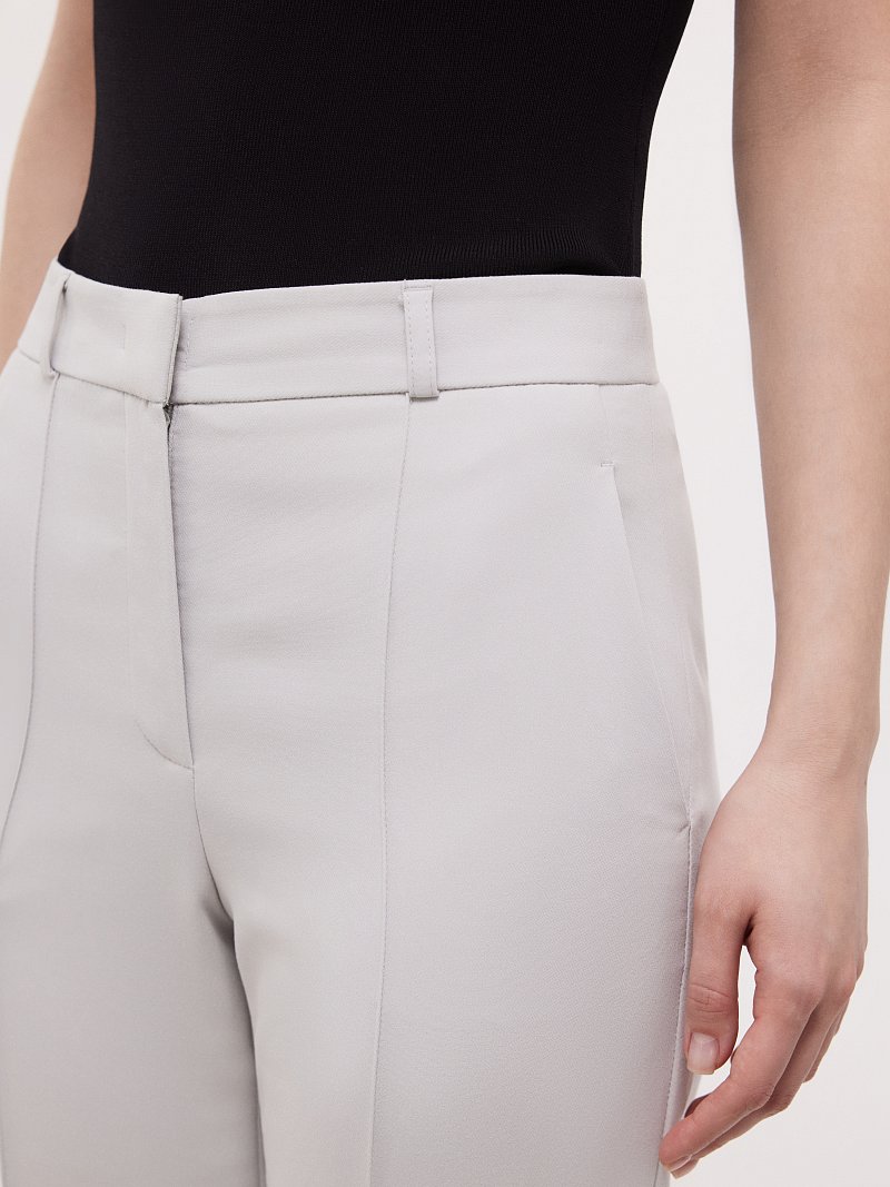 Расклешенные брюки с разрезами