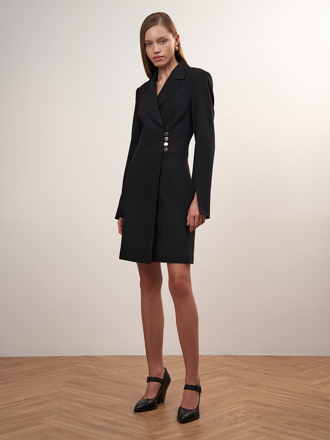 Платье на запах из костюмной ткани: фото №1