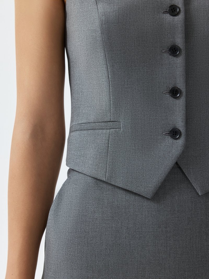 Костюмный топ со съемными бретелями